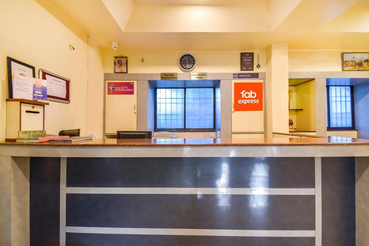 Hotel Ashiyana Пуне Екстер'єр фото