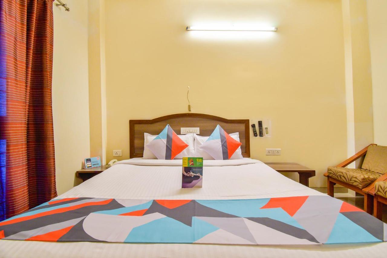 Hotel Ashiyana Пуне Екстер'єр фото