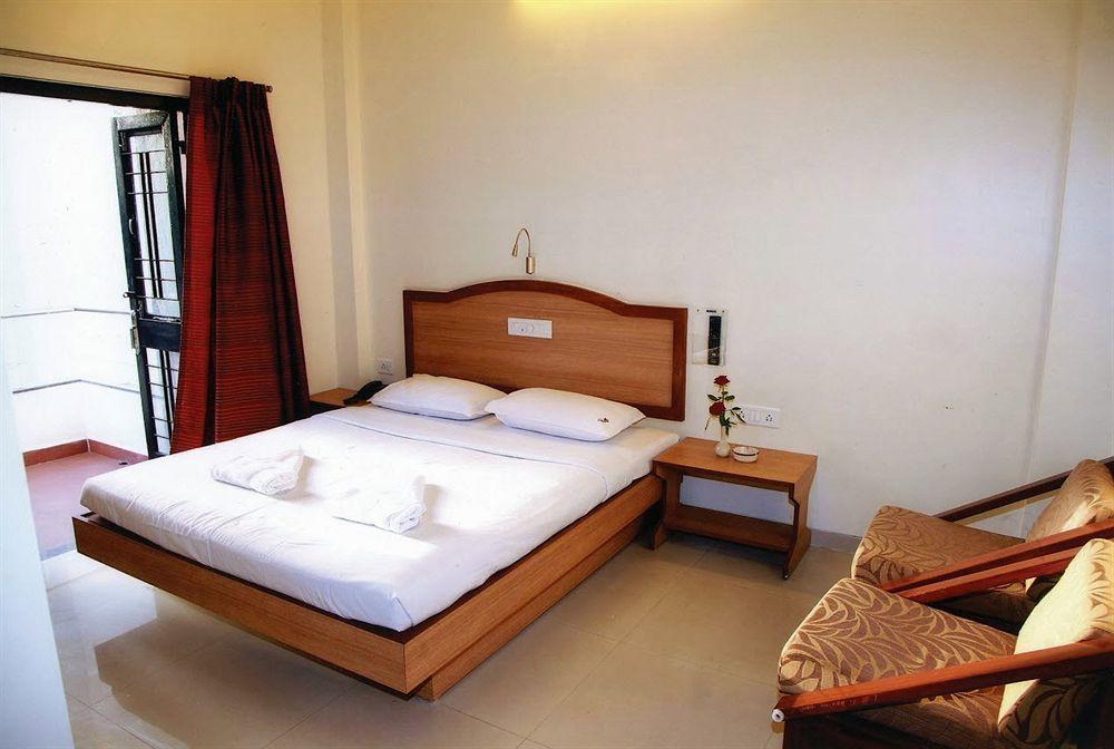 Hotel Ashiyana Пуне Екстер'єр фото