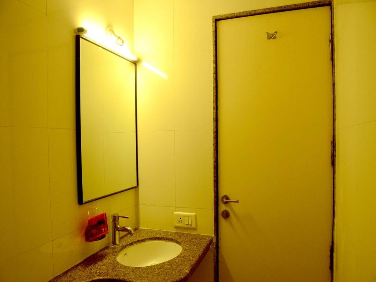 Hotel Ashiyana Пуне Екстер'єр фото