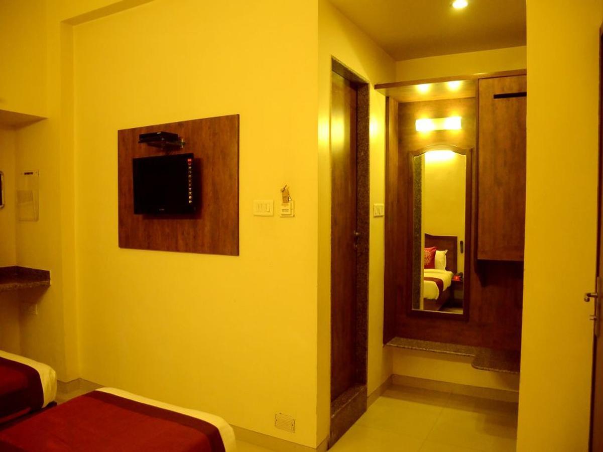 Hotel Ashiyana Пуне Екстер'єр фото