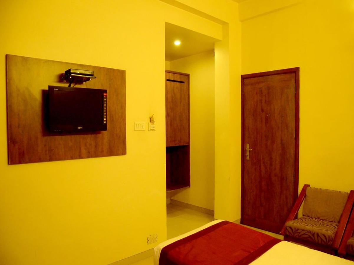 Hotel Ashiyana Пуне Екстер'єр фото