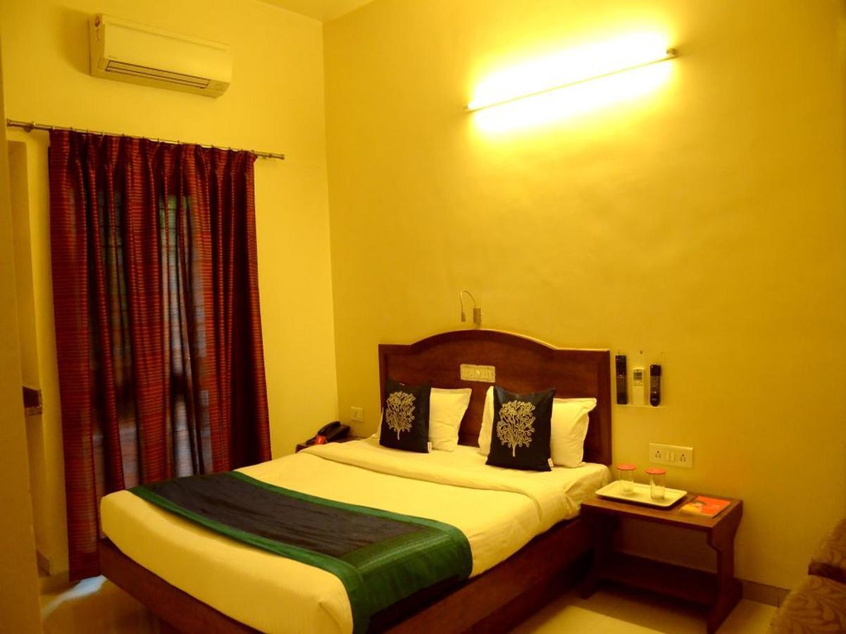 Hotel Ashiyana Пуне Екстер'єр фото